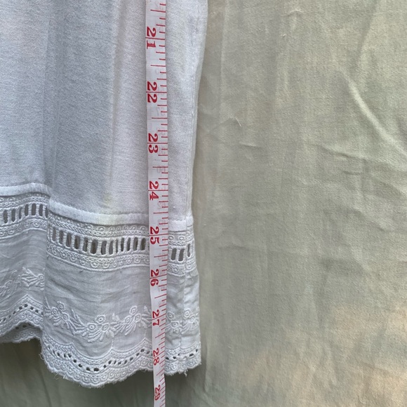 Soya Concepts white sleeveless Modal t-shirt with detailed bottom - Size M - Picture 7 of 10